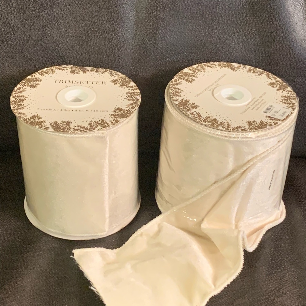 TRIMSETTER Crush Velvet Cream color Wired Xmas Ribbon. NWT